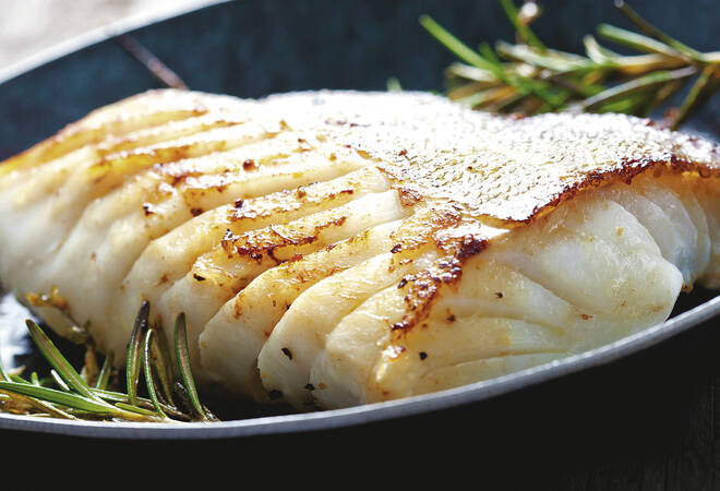Fisch Anbraten Welche Seite Zuerst Gebratenes Fischfilet: Wie der Fisch beim Braten flach bleibt - Essen