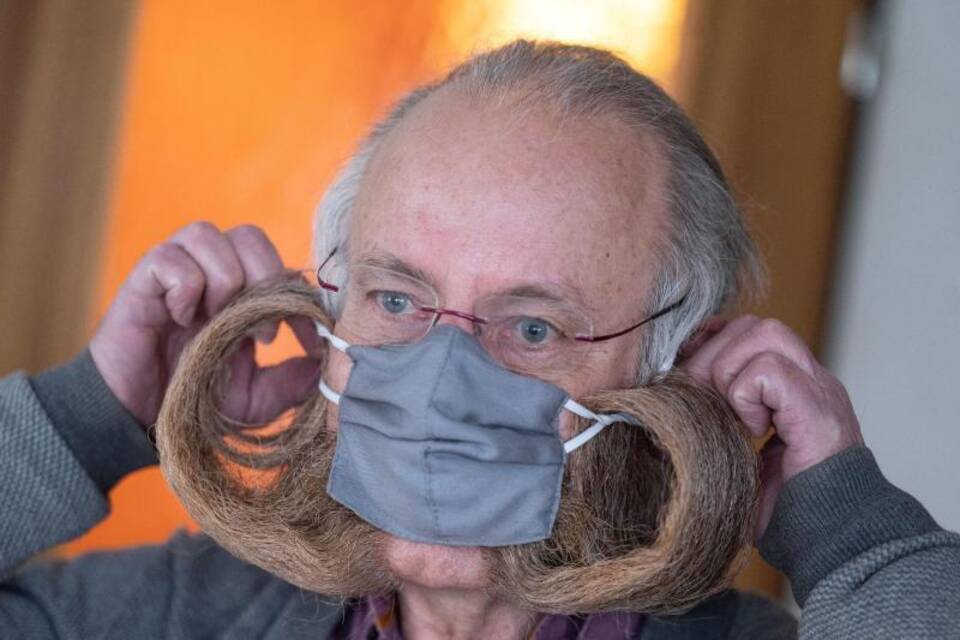 Bart-Weltmeister mit Schutzmaske Bart-Weltmeister mit Schutzmaske