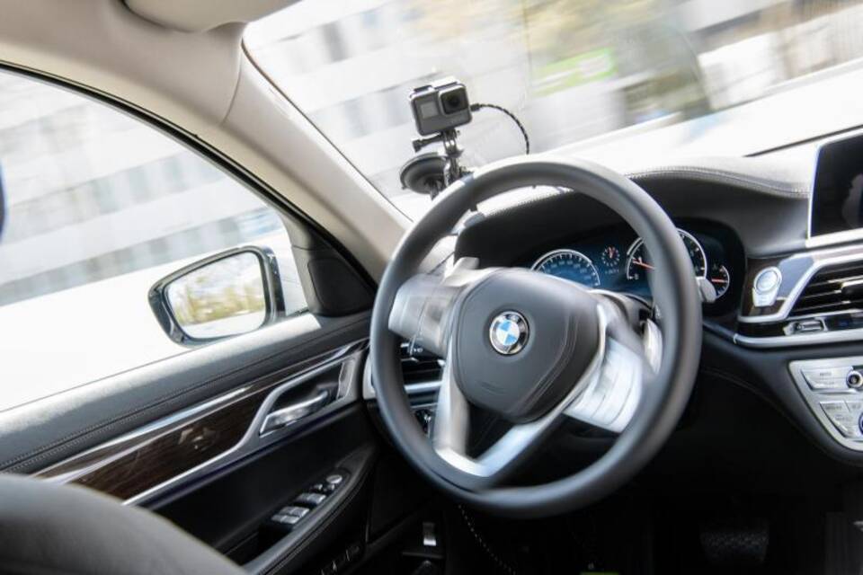 Autonom fahrendes Fahrzeug Autonom fahrendes Fahrzeug