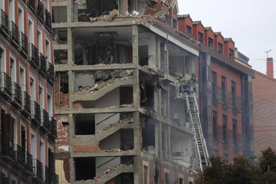 Gebäude bei Explosion zerstört Gebäude bei Explosion zerstört