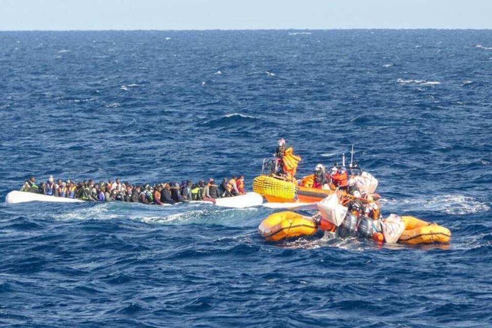 «Ocean Viking» rettet rund Bootsmigranten im Mittelmeer «Ocean Viking» rettet rund Bootsmigranten im Mittelmeer