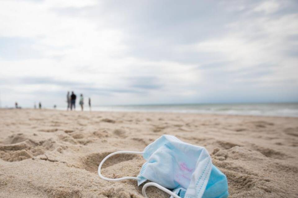 Mundschutz am Strand