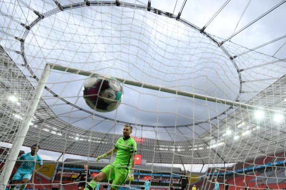 Bayer Leverkusen - VfL Wolfsburg Bayer Leverkusen - VfL Wolfsburg