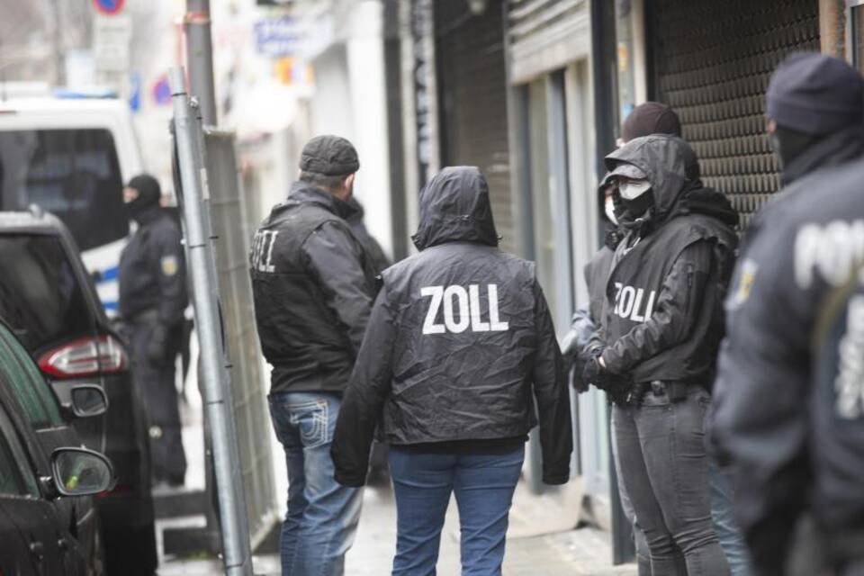 Bundesweite Razzia gegen Geldwäscher-Bande Bundesweite Razzia gegen Geldwäscher-Bande