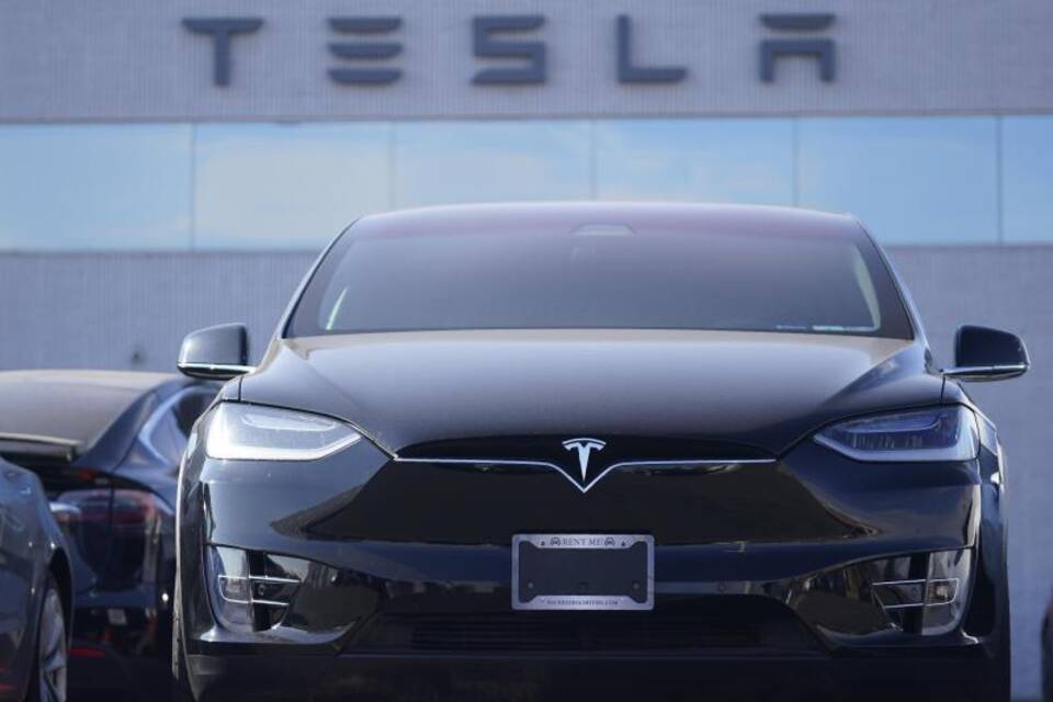 Tesla Tesla