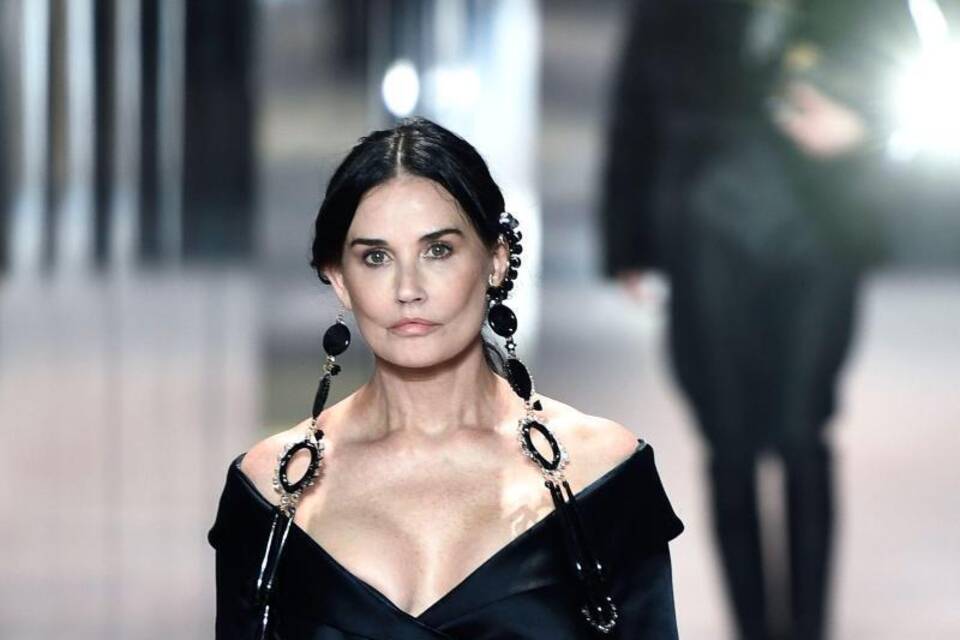 Fashion Week Paris - Demi Moore