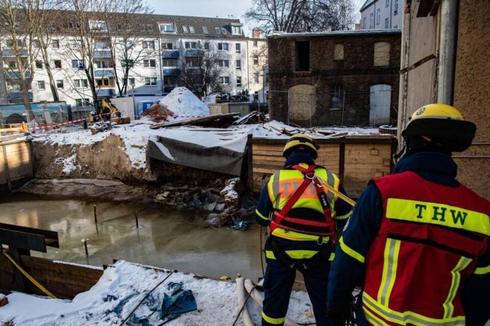 Baugrube voller Wasser Baugrube voller Wasser
