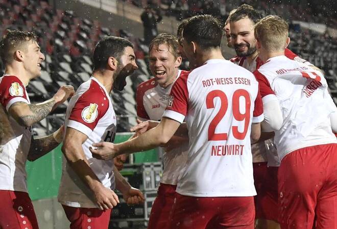 Sieg in Verlängerung: Rot-Weiss Essen schmeißt Leverkusen ...