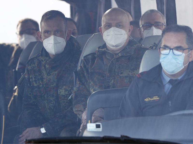 «Krankenhäuser laufen über» : Bundeswehr leistet Corona ...