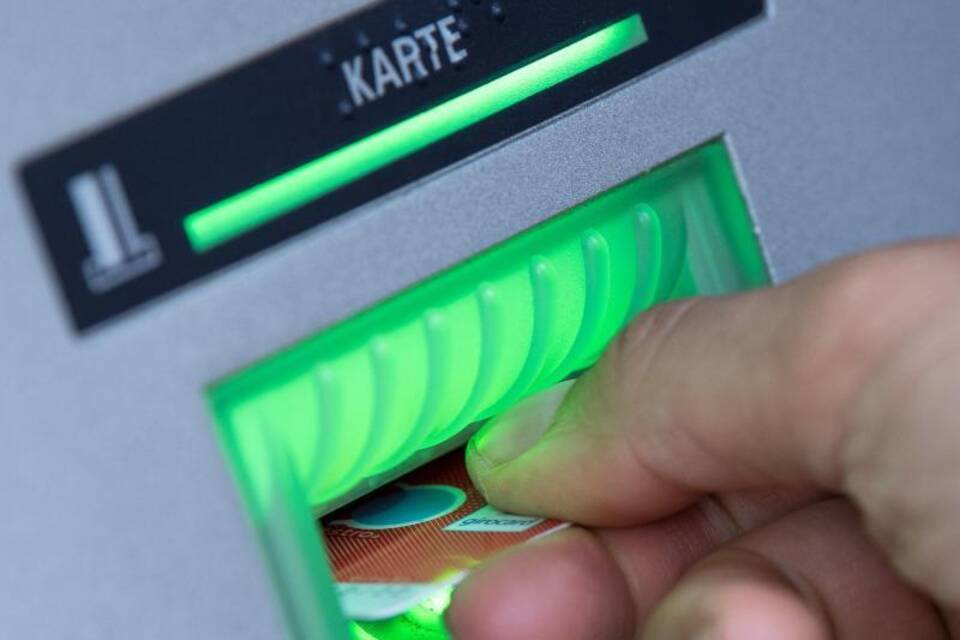 Suche nach Anbieter für Girokonto-Kosten-Vergleich läuft Suche nach Anbieter für Girokonto-Kosten-Vergleich läuft
