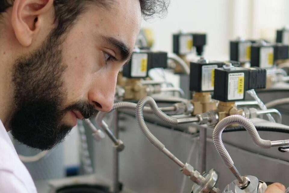 Cyprien Verseux im Labor Cyprien Verseux im Labor