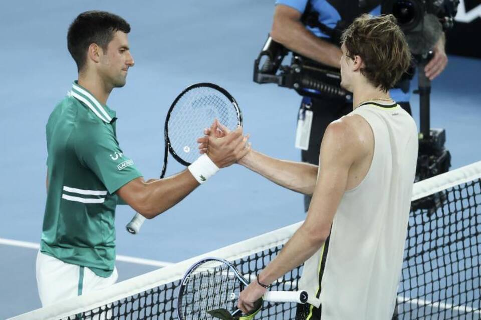 Tennis-Profis Djokovic und Zverev Tennis-Profis Djokovic und Zverev