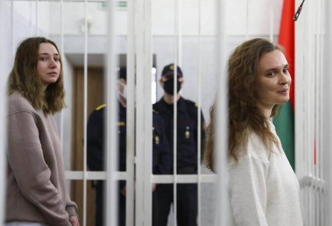 Urteil: Haftstrafen gegen Journalistinnen in Belarus ...