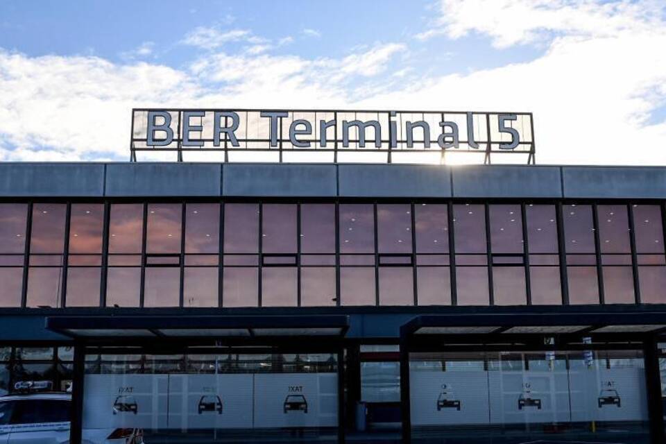 Berlin-Schönefeld Berlin-Schönefeld