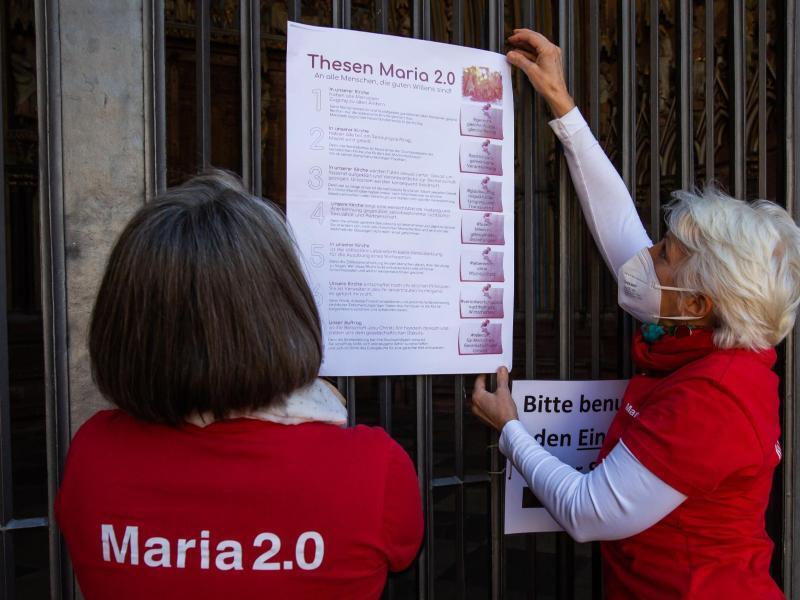 Reformbewegung: Wie Luther: «Maria 2.0» schlägt Thesen an Kirchentüren - Inland - RNZ