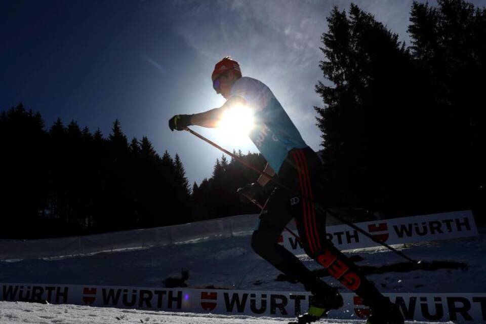 Skifahren und um Medaillen kämpfen Skifahren und um Medaillen kämpfen