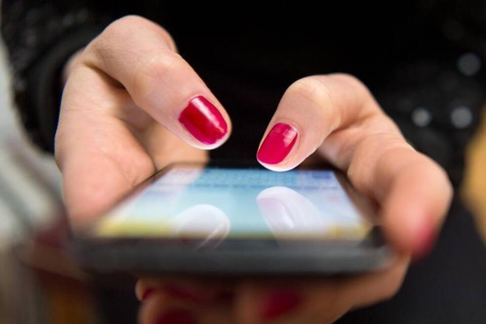 Frau mit Smartphone Frau mit Smartphone