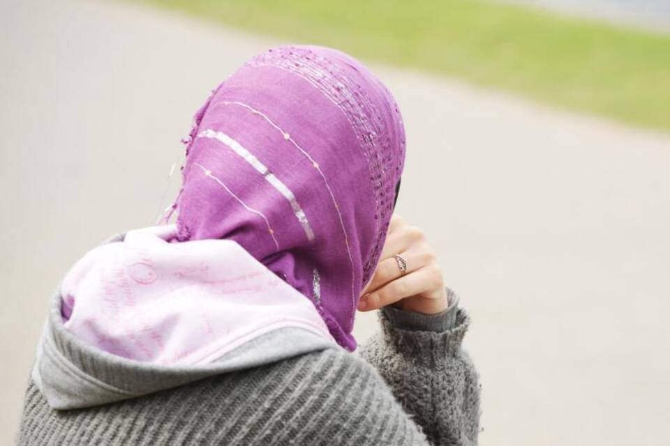 EuGH-Gutachten zu Kopftuchverbot in Kita und Drogeriemarkt EuGH-Gutachten zu Kopftuchverbot in Kita und Drogeriemarkt