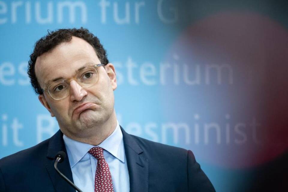 Gravierende Fragen - Krisenmanager Spahn als Verteidiger Gravierende Fragen - Krisenmanager Spahn als Verteidiger