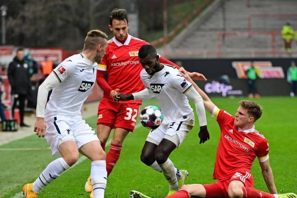 Kampf um den Ball Kampf um den Ball