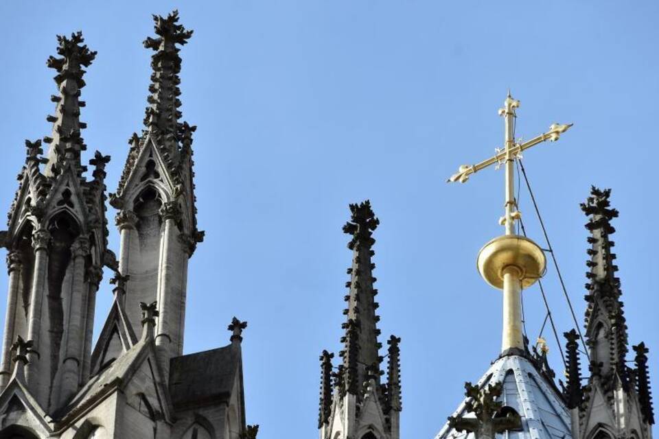 Neues Kölner Gutachten belastet Amtsträger Neues Kölner Gutachten belastet Amtsträger