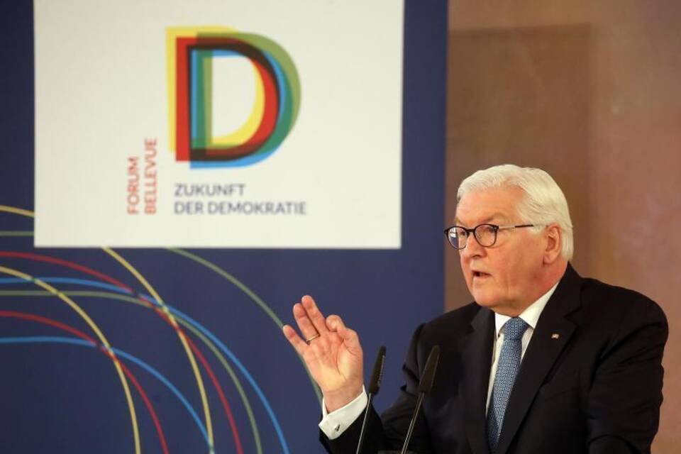 Steinmeier bei Forum Bellevue zur Zukunft der Demokratie Steinmeier bei Forum Bellevue zur Zukunft der Demokratie