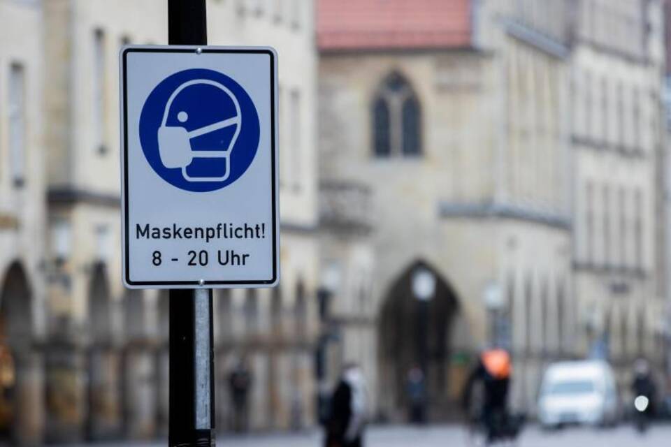 Schild zur Maskenpflicht