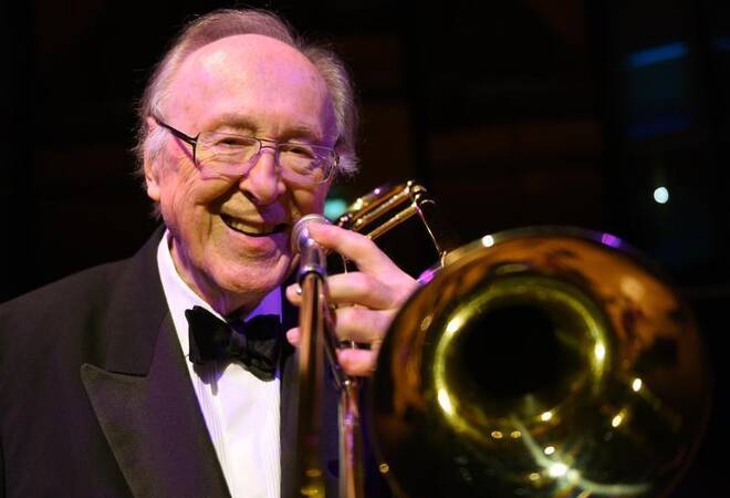 Abschied: Britischer Jazz-Posaunist Chris Barber gestorben - Kultur und Entertainment - RNZ