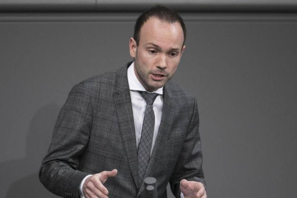 Nikolas Löbel Nikolas Löbel