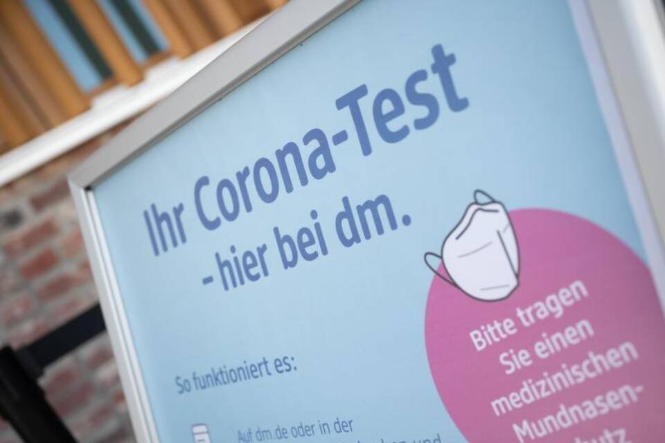 Coronavirus - Schnelltests bei Drogeriemarkt DM