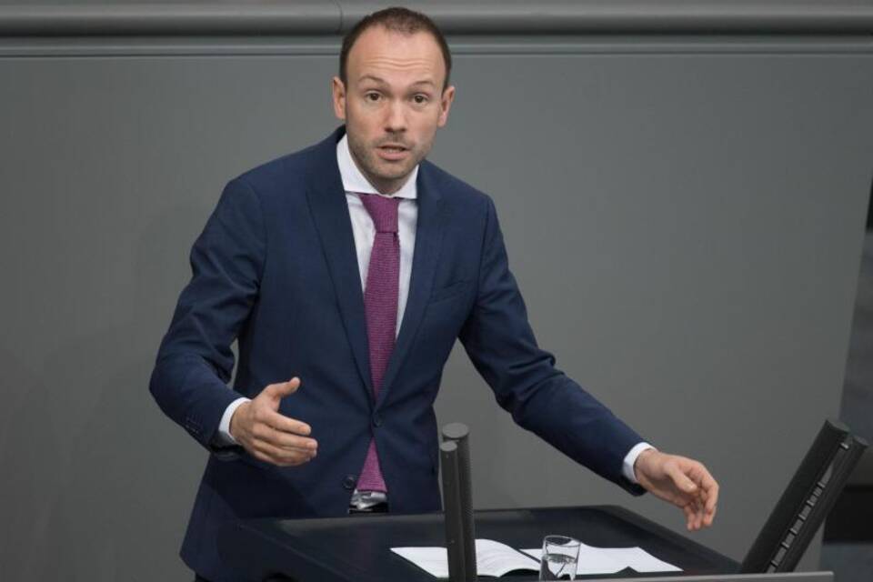 Nikolas Löbel Nikolas Löbel