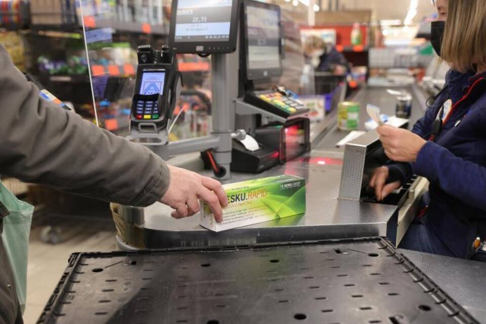 Schnelltests an der Supermarkt-Kasse Schnelltests an der Supermarkt-Kasse