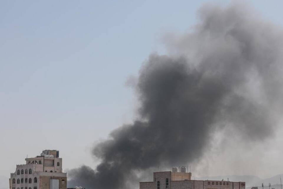 Rauchwolken über Sanaa