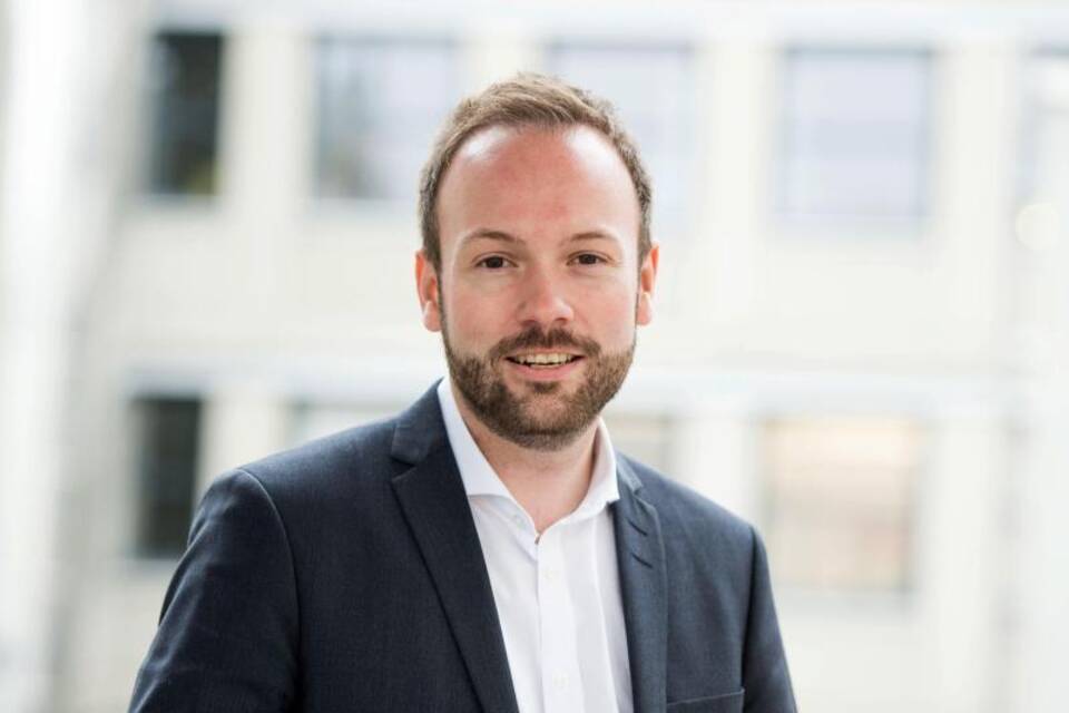 Nikolas Löbel Nikolas Löbel