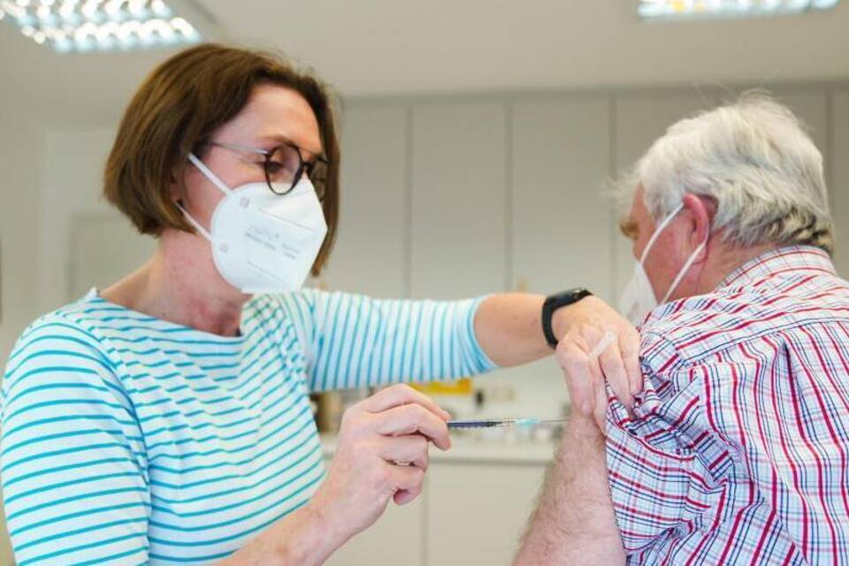 Coronavirus - Impfung in einer Hausarztpraxis Coronavirus - Impfung in einer Hausarztpraxis