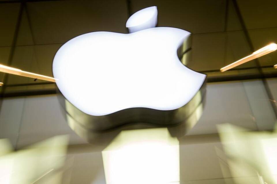 Apple Apple
