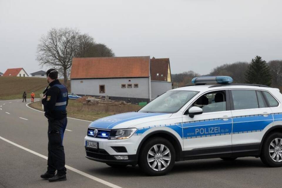 Mann und Frau tot in Wohnhaus