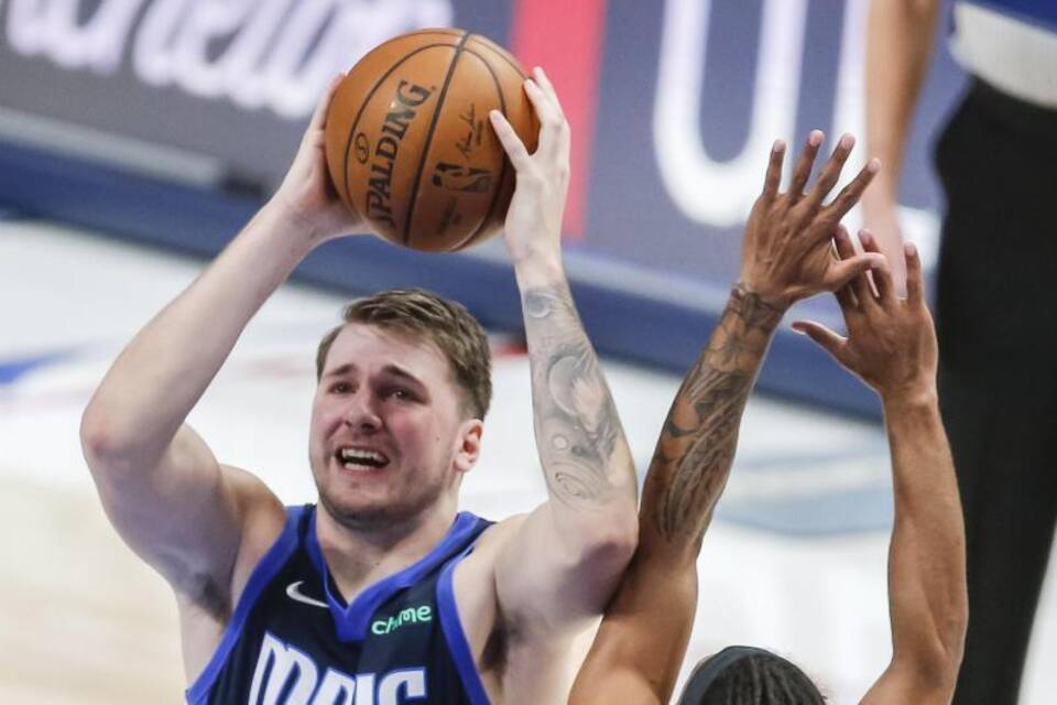 Dallas Mavericks - San Antonio Spurs Dallas Mavericks - San Antonio Spurs