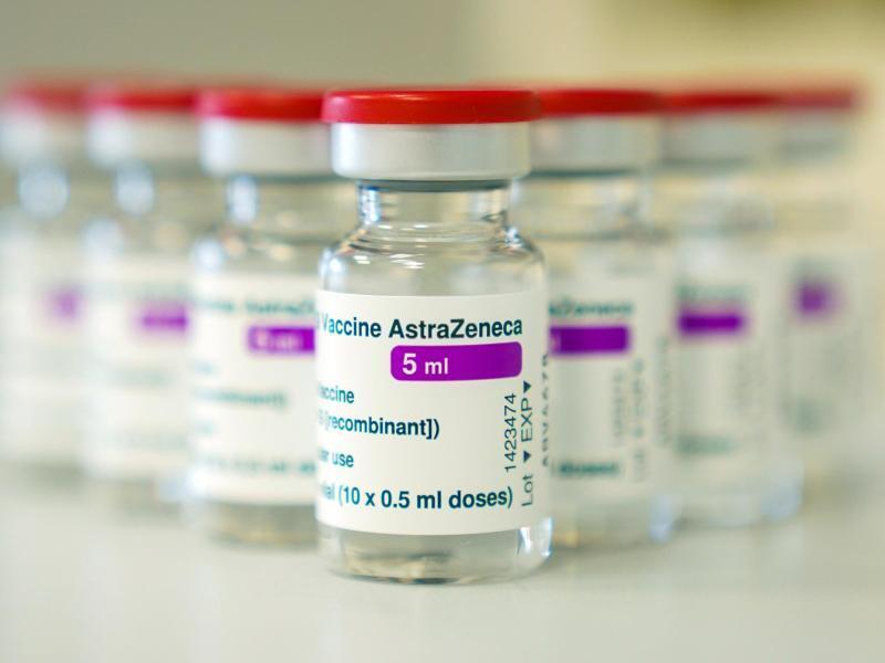 Corona-Impfstoff: Astrazeneca: Kein erhöhtes Risiko für ...