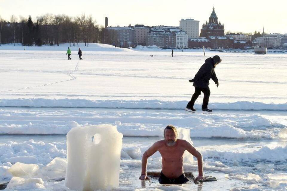 Eisbad in Finnland