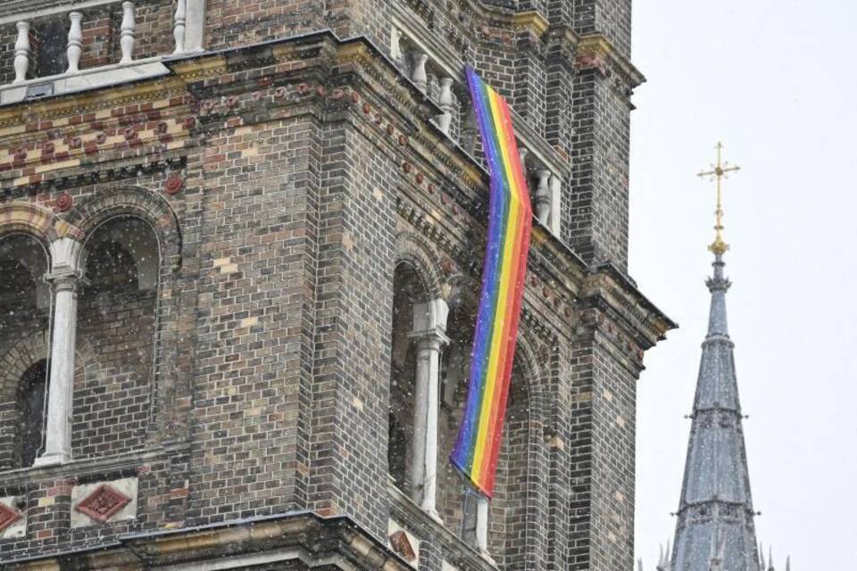 Kritik am Nein des Vatikans zur Segnung homosexueller Paare