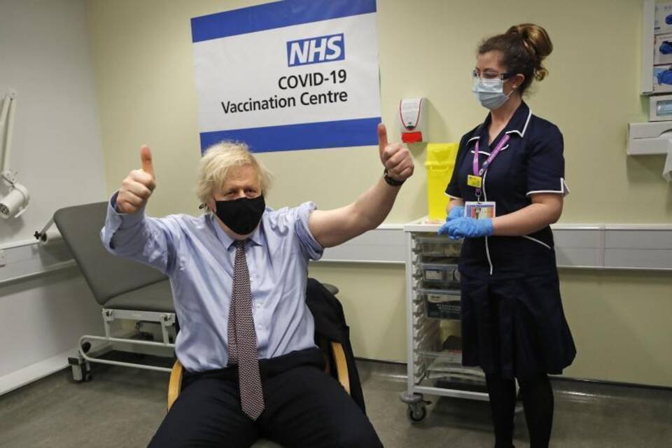 Coronavirus - Großbritanniens Premier Johnson wird geimpft