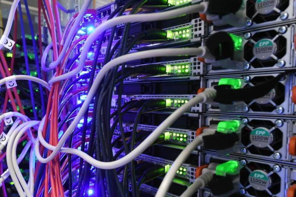 Internet-Datenvolumen steigt rasant - Rechenzentrum 1&1 Internet-Datenvolumen steigt rasant - Rechenzentrum 1&1