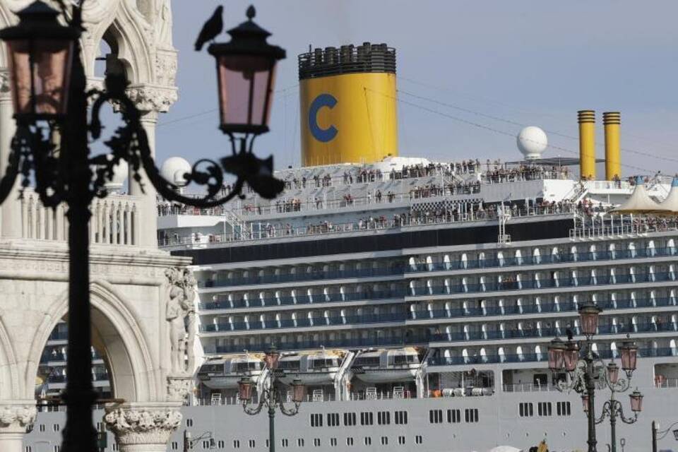 Venedig will Kreuzfahrtschiffe auf Abstand halten Venedig will Kreuzfahrtschiffe auf Abstand halten