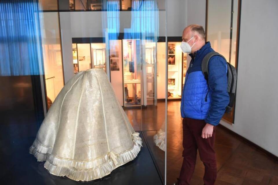 Glasfaser-Kleid im Museum