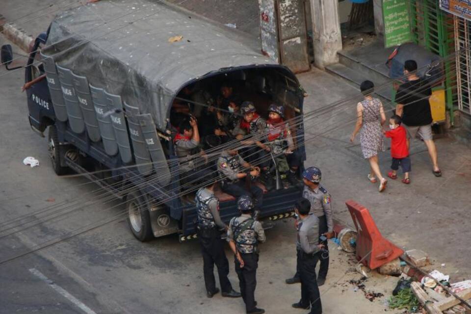 Sicherheitskräfte in Yangon Sicherheitskräfte in Yangon