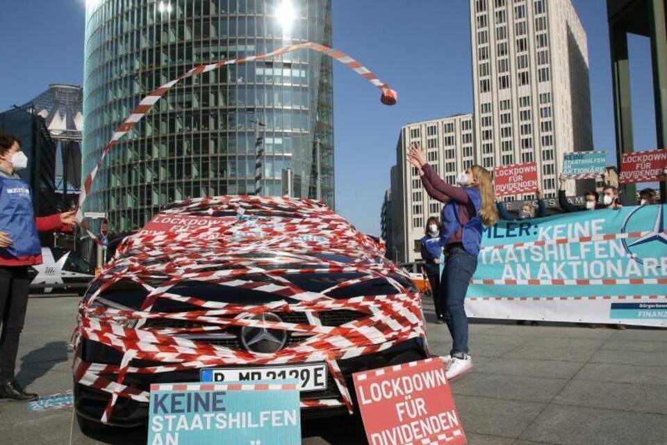 Protestveranstaltung zur Hauptversammlung der Daimler AG