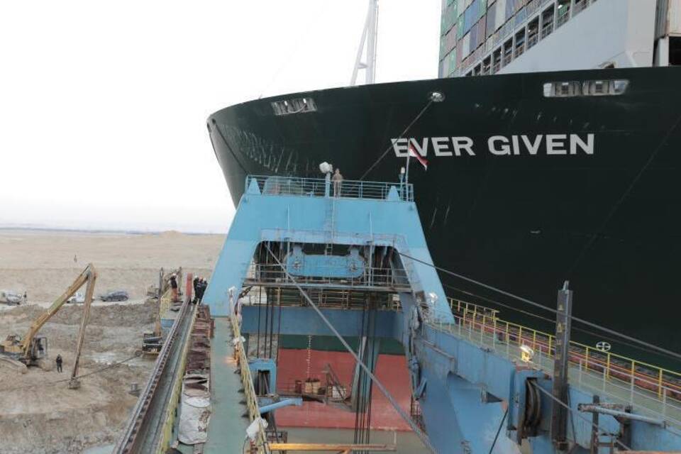 «Ever Given» im Suezkanal