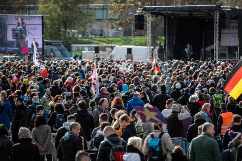 Querdenker-Demonstrationen in Stuttgart