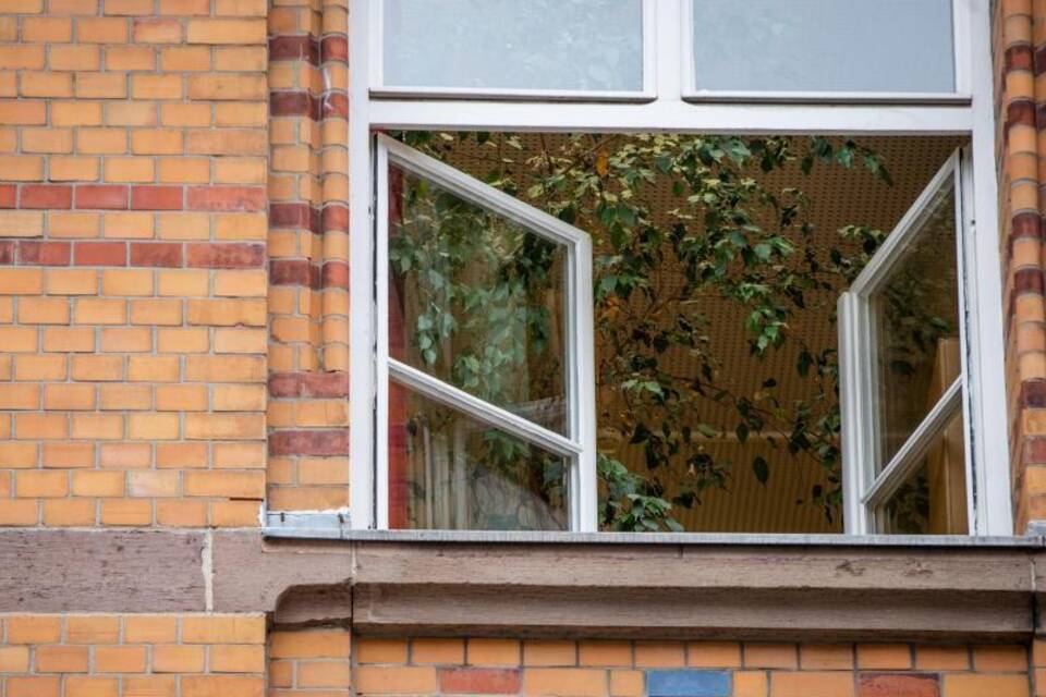 Geöffnetes Schulfenster Geöffnetes Schulfenster